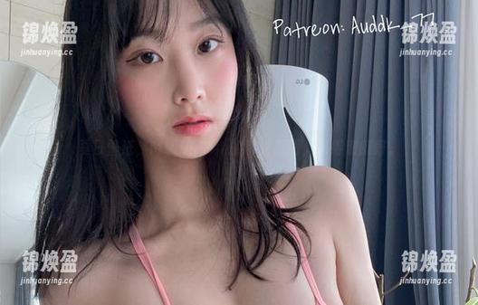 夏日壁纸，Myung Ah的那张原图，烤得刚刚好。